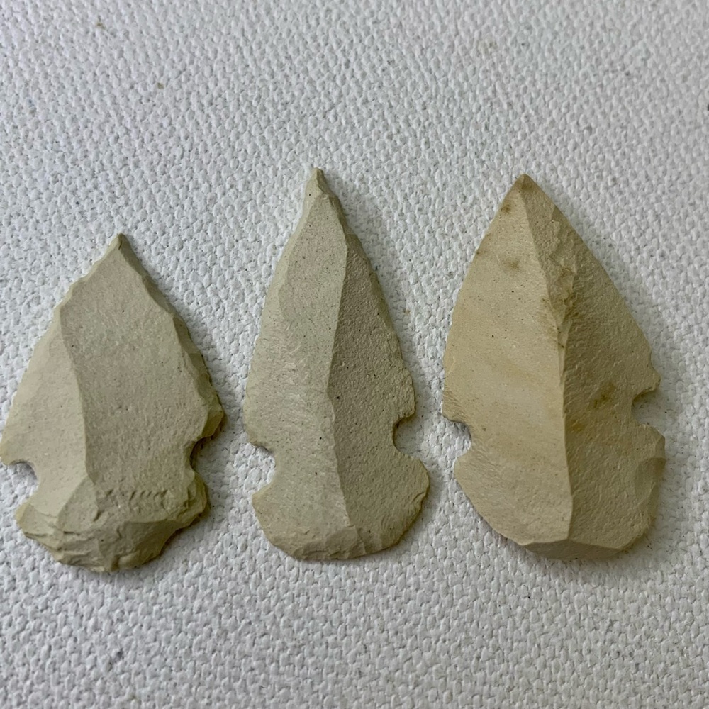3 Chert Arrowheads Points Hand Knapped Modern Light Stone Arrowhead 1.4"x1.2"